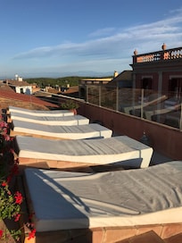 Rooftop sun beds