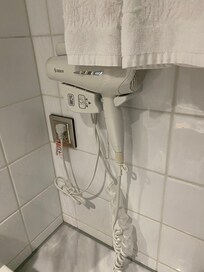 吹風機,壓按式的,但是風大