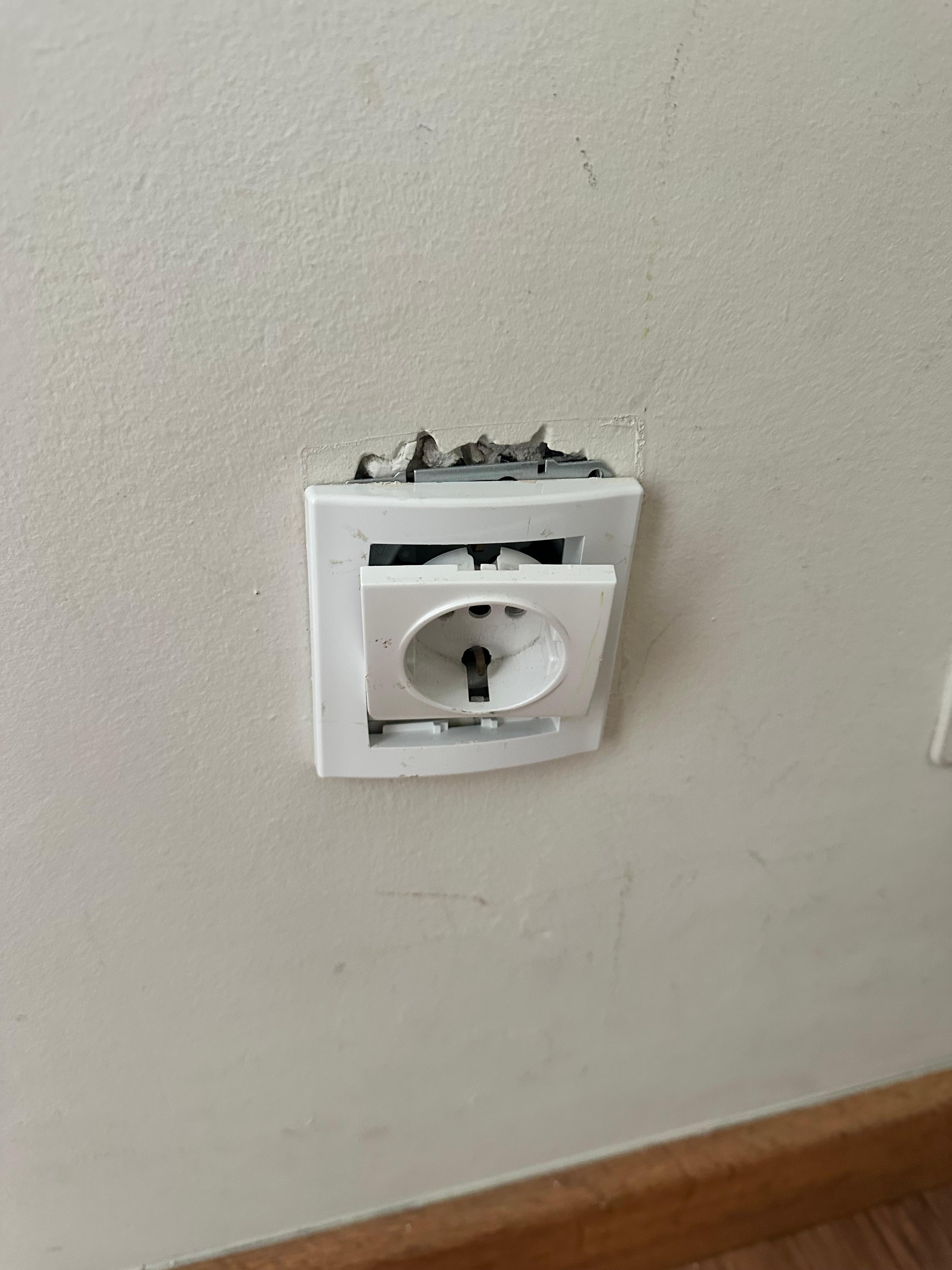 Steckdose im Schlafzimmer 