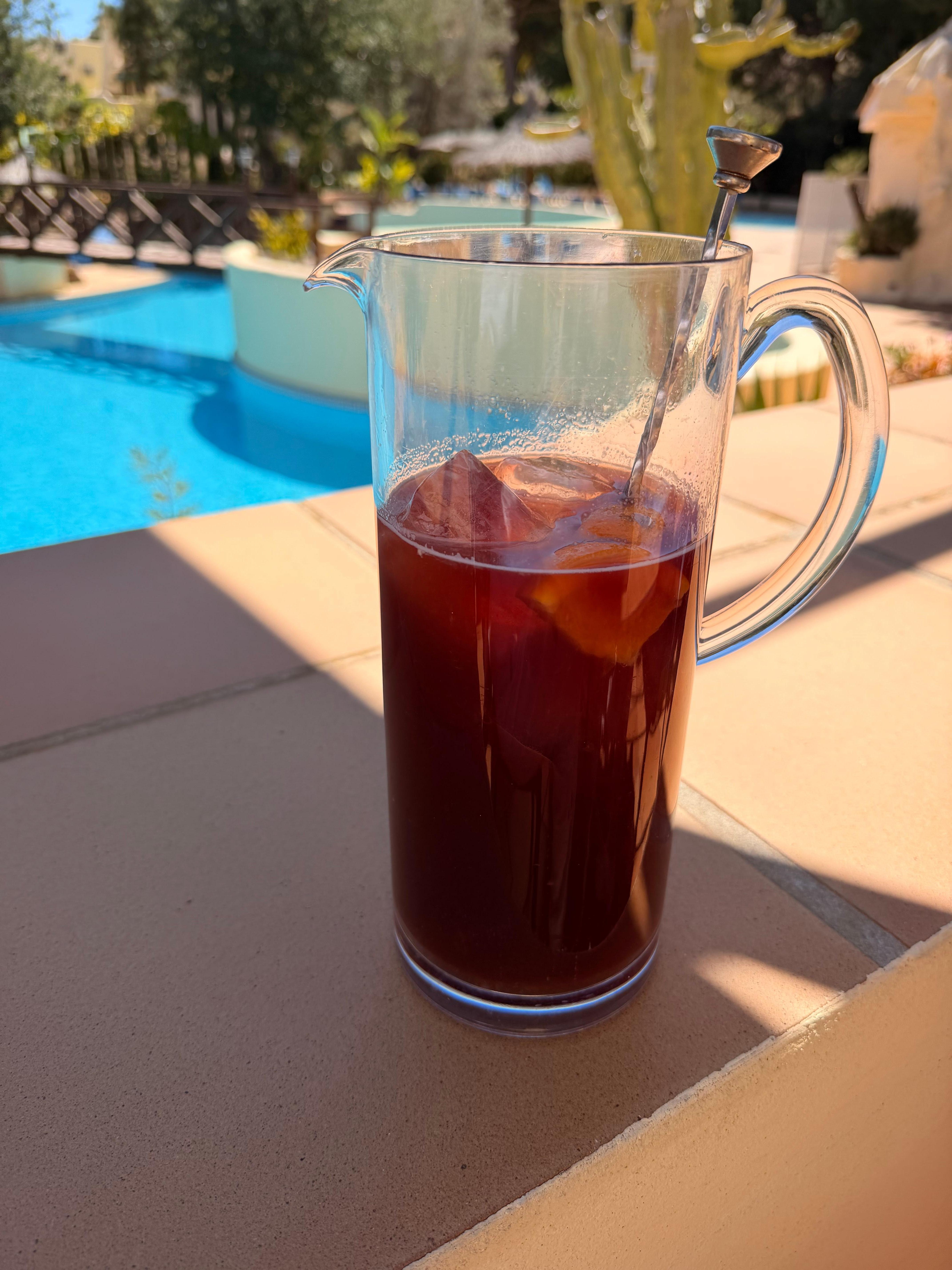 Great food and drinks at the pool bar in Los Molinos 