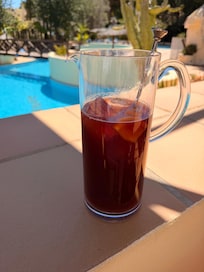 Great food and drinks at the pool bar in Los Molinos