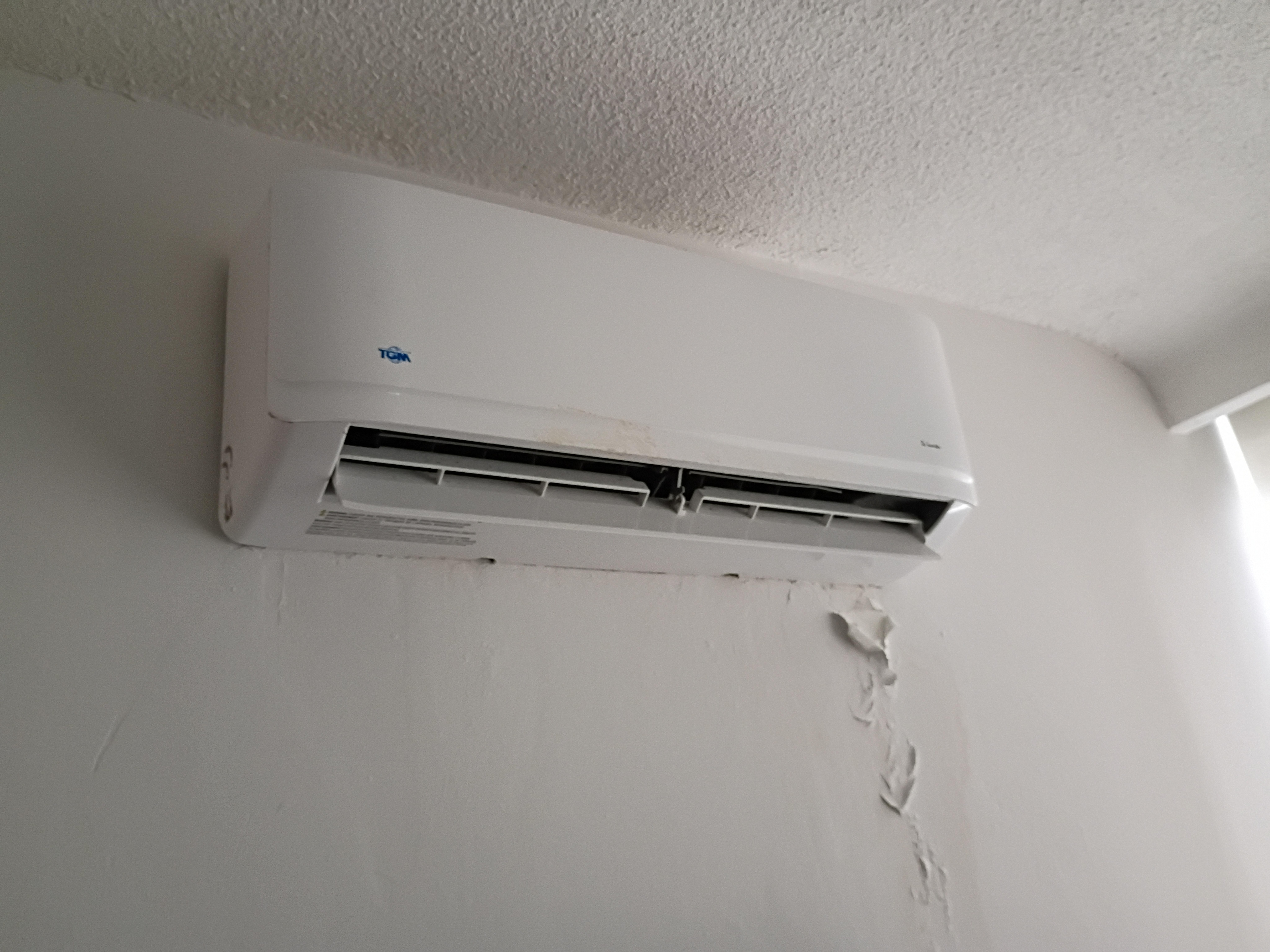 One of the bedroom air conditioners was broken and was unable to be fixed during our visit.