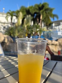 Exelente servicio, ahora es nuestro favorito. Rica bebida y la hermosa vista,
lo disfrutamos al maximo.