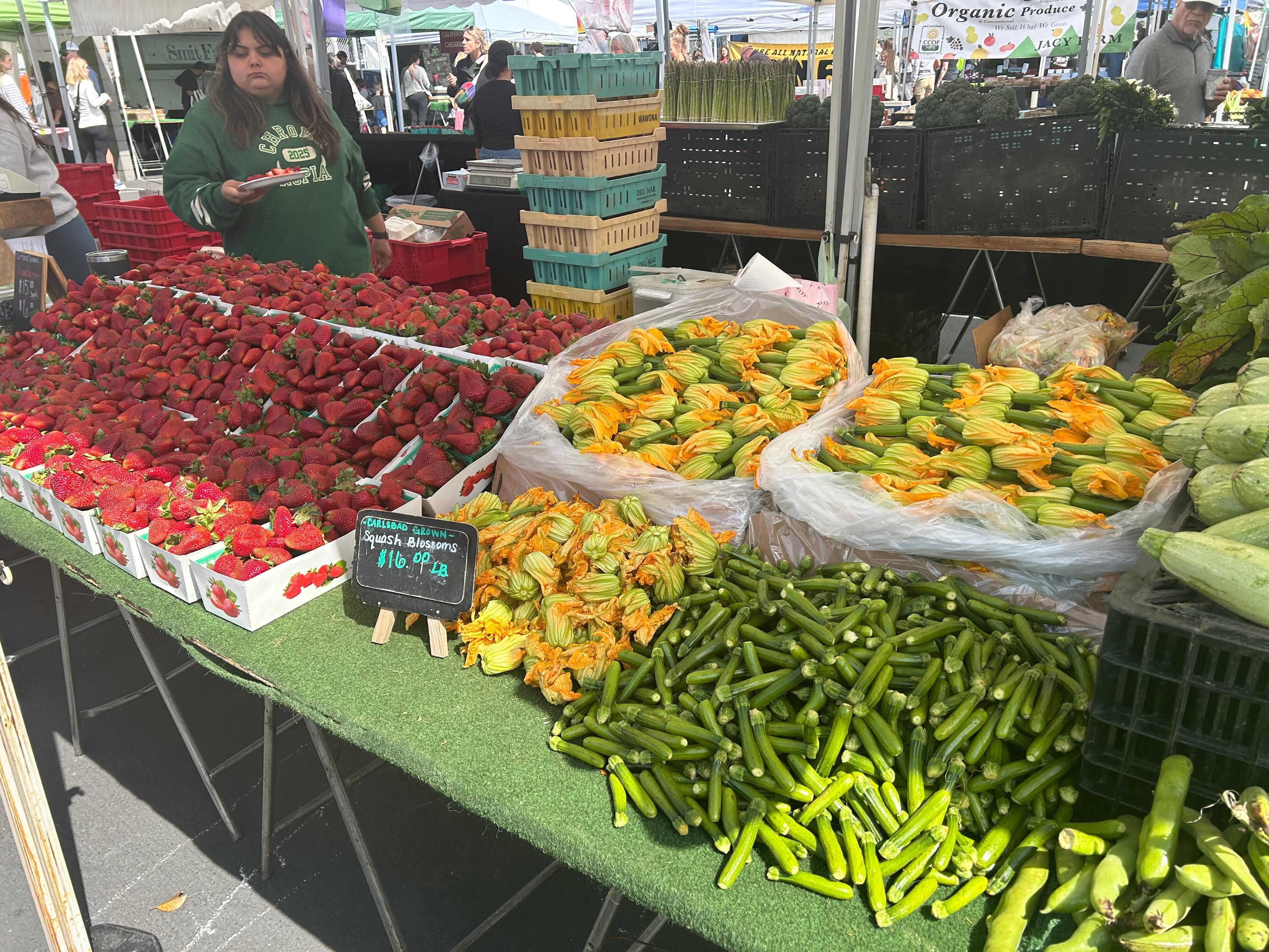 Fresh Aire Farmers Market on Sundays within walking distance