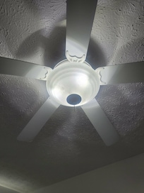 Fan doesn't work, missing cord