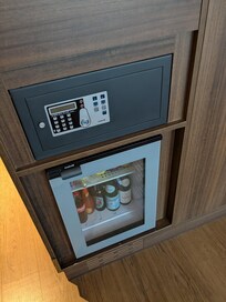 ミニバーとセキュリティボックス