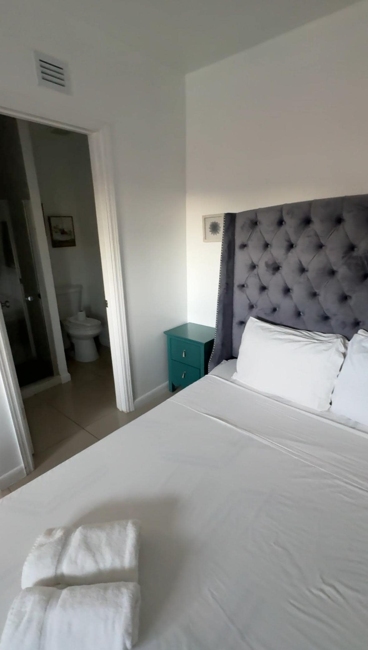 Great bedroom to stay in! Spacious, comfortable. Bathroom was a bit tight but manageable. 