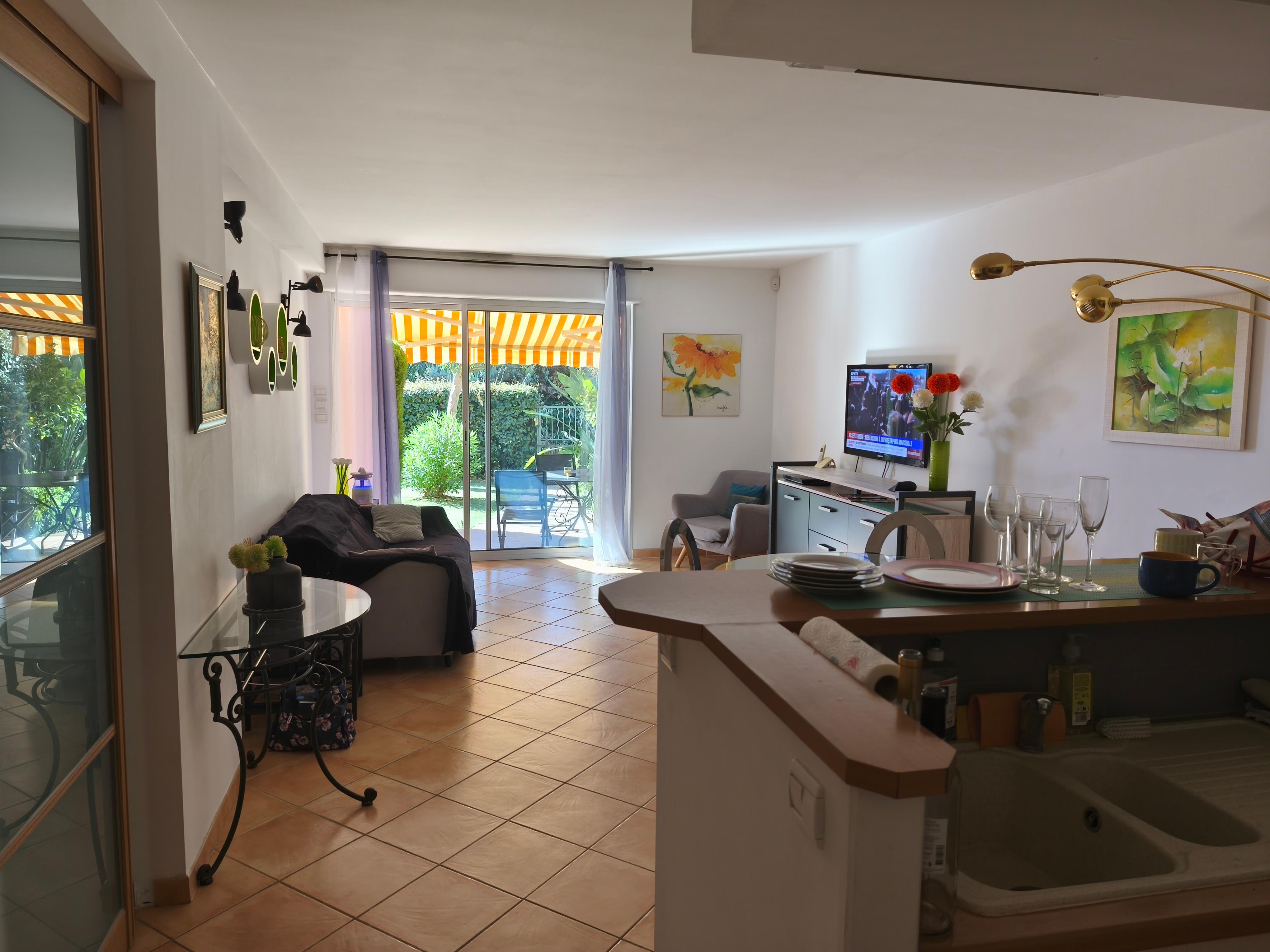 Séjour et cuisine ouverte 