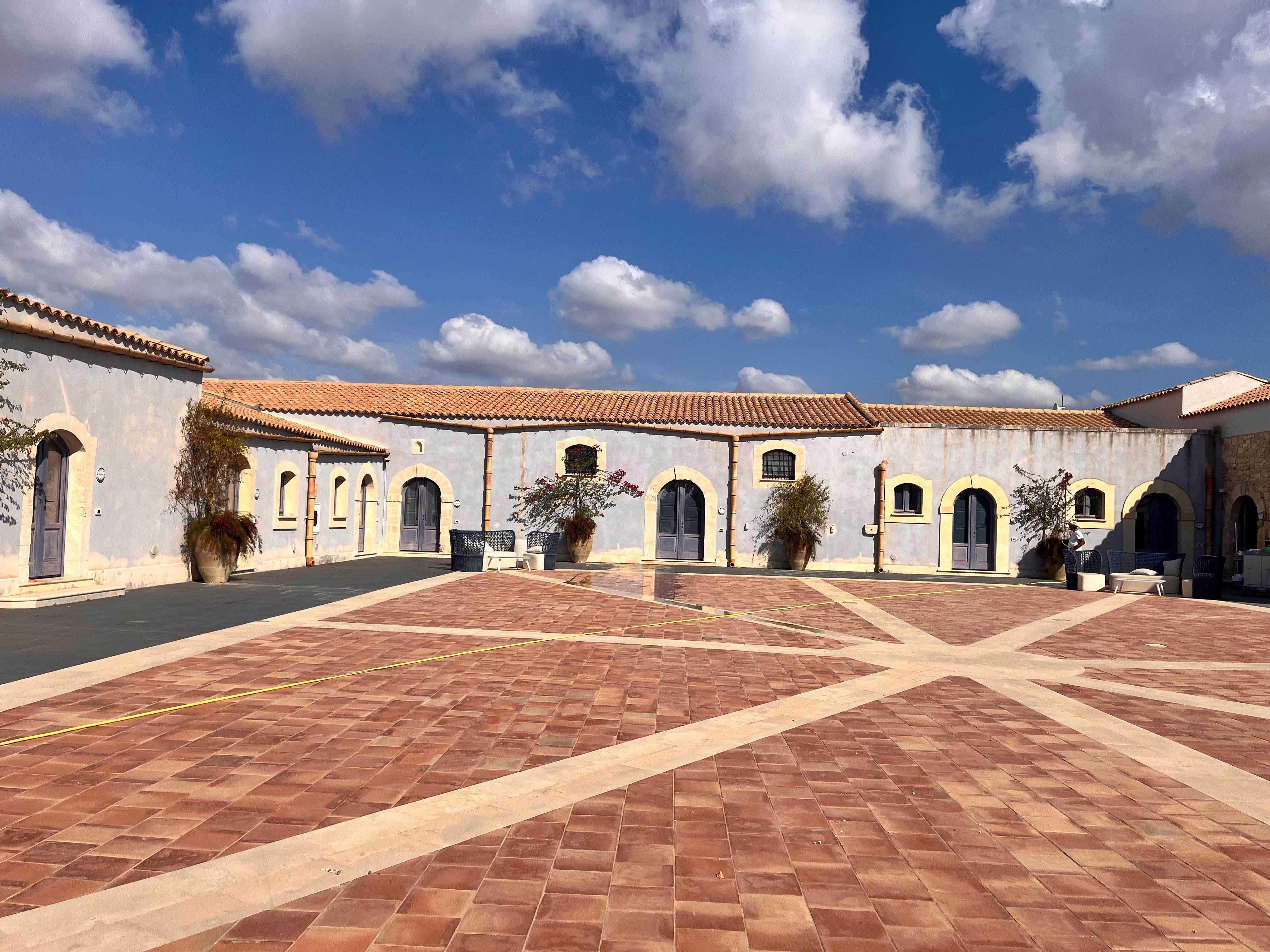 Het plein waar het appartement aan zit