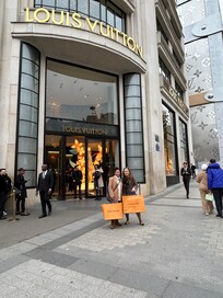 10 min away from LV Flag ship store.