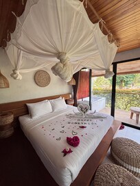 Lagoon room