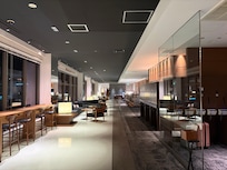 乾淨的大廳,因為離月台很近,可以在這等車。