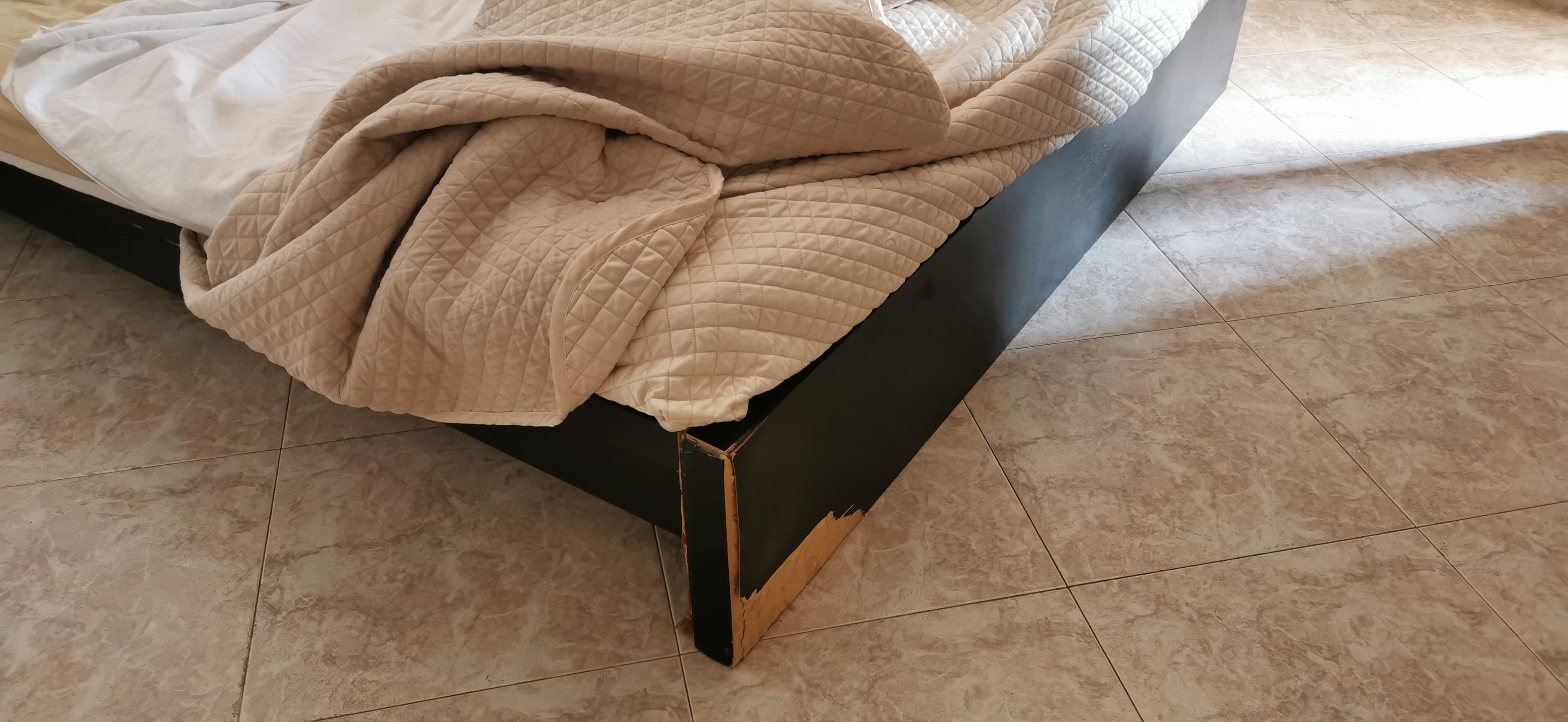 Etat du lit avec matelas très fins