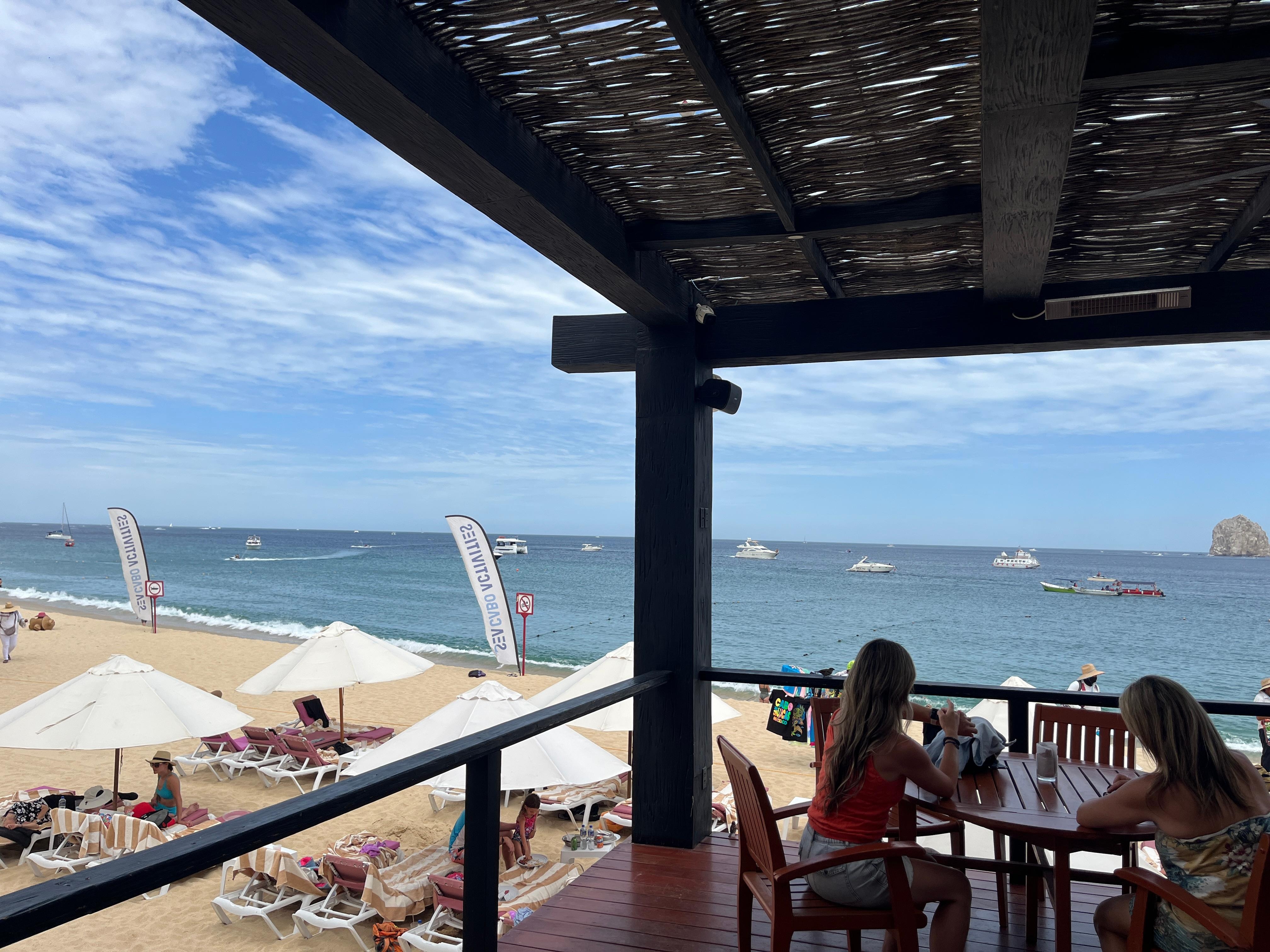 Sushi & Sunset restaurant at lunch time