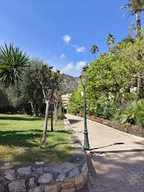 Skønt udsigt ved poolen