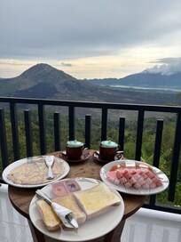 Frühstück auf dem Balkon
