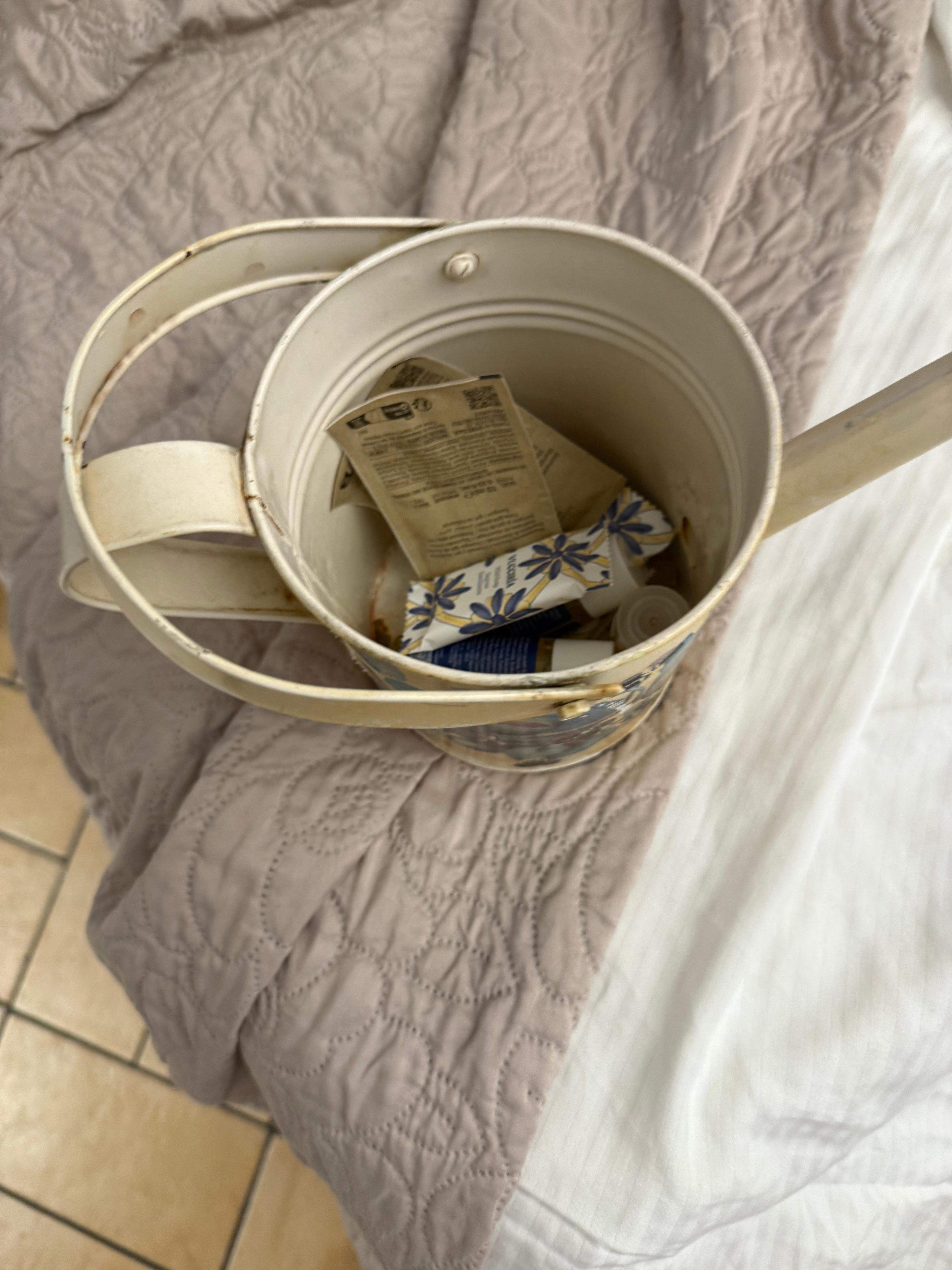 Soap and shampoo for room ( in a watering can)