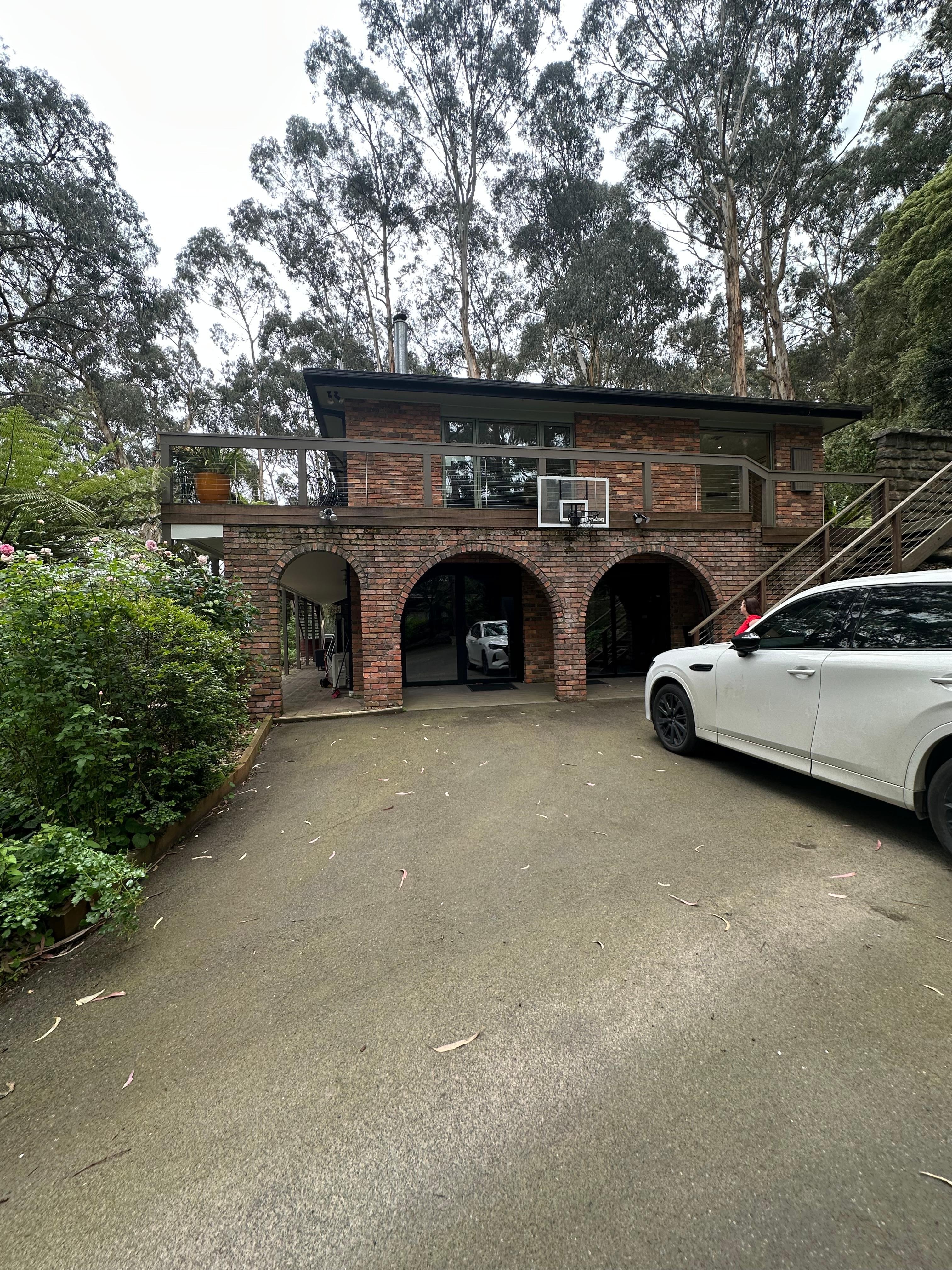 Enough space for 4 cars on the left side driveway 