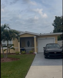 Front of the house... adorable :)