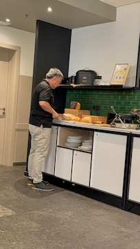 Hasta puedes cocinarte huevos a tu gusto