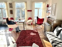 Das Esszimmer - nachmittags lichtdurchflutet