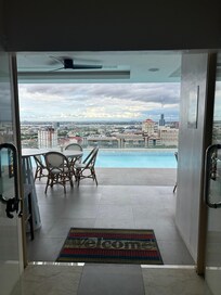 Amazing view, very quiet from 17 floors up. (This building towers over every other in the area)