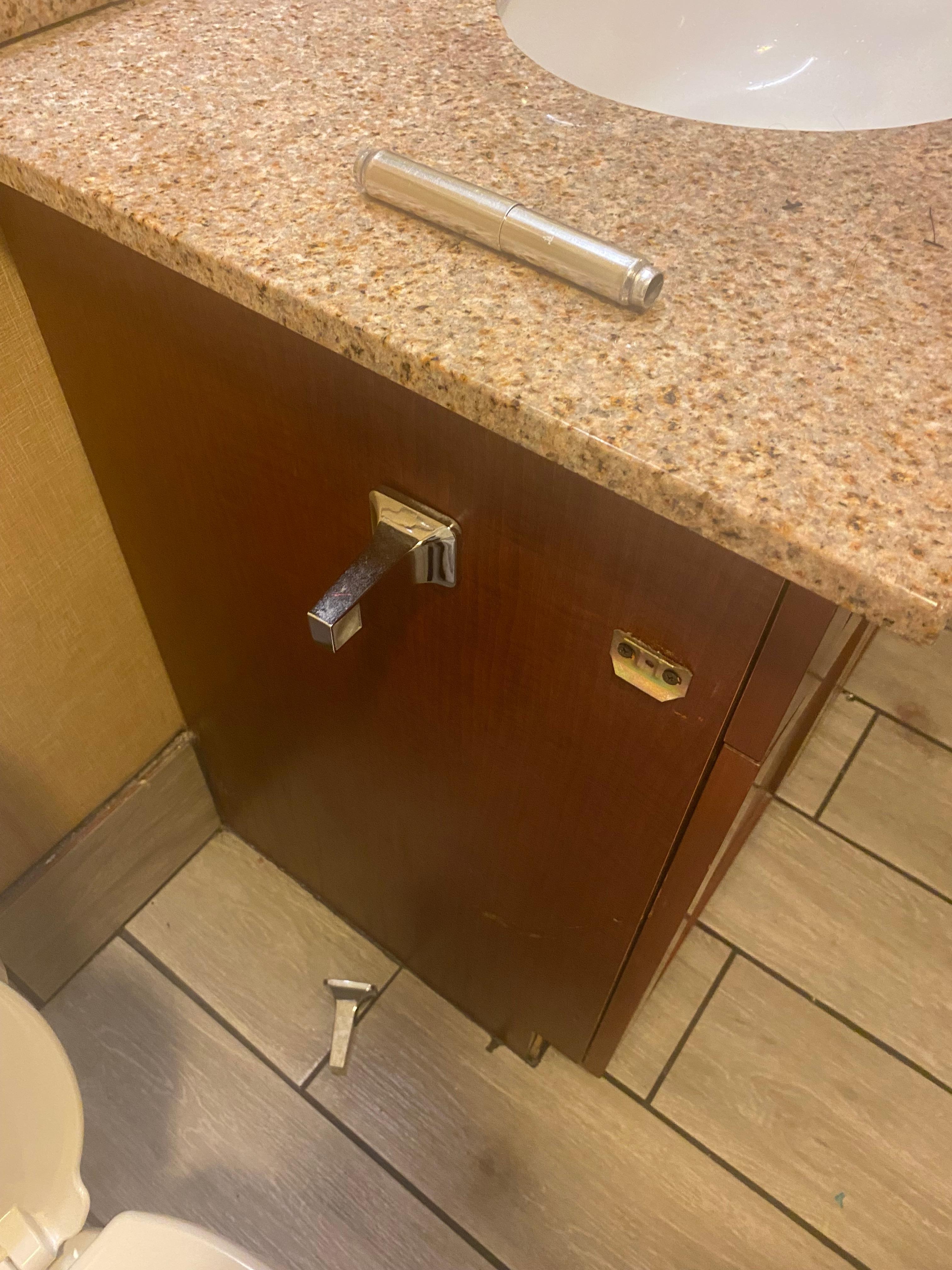 It was like this when we arrived and hardly any toilet paper was left and no towels were included.