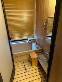 Separate bath