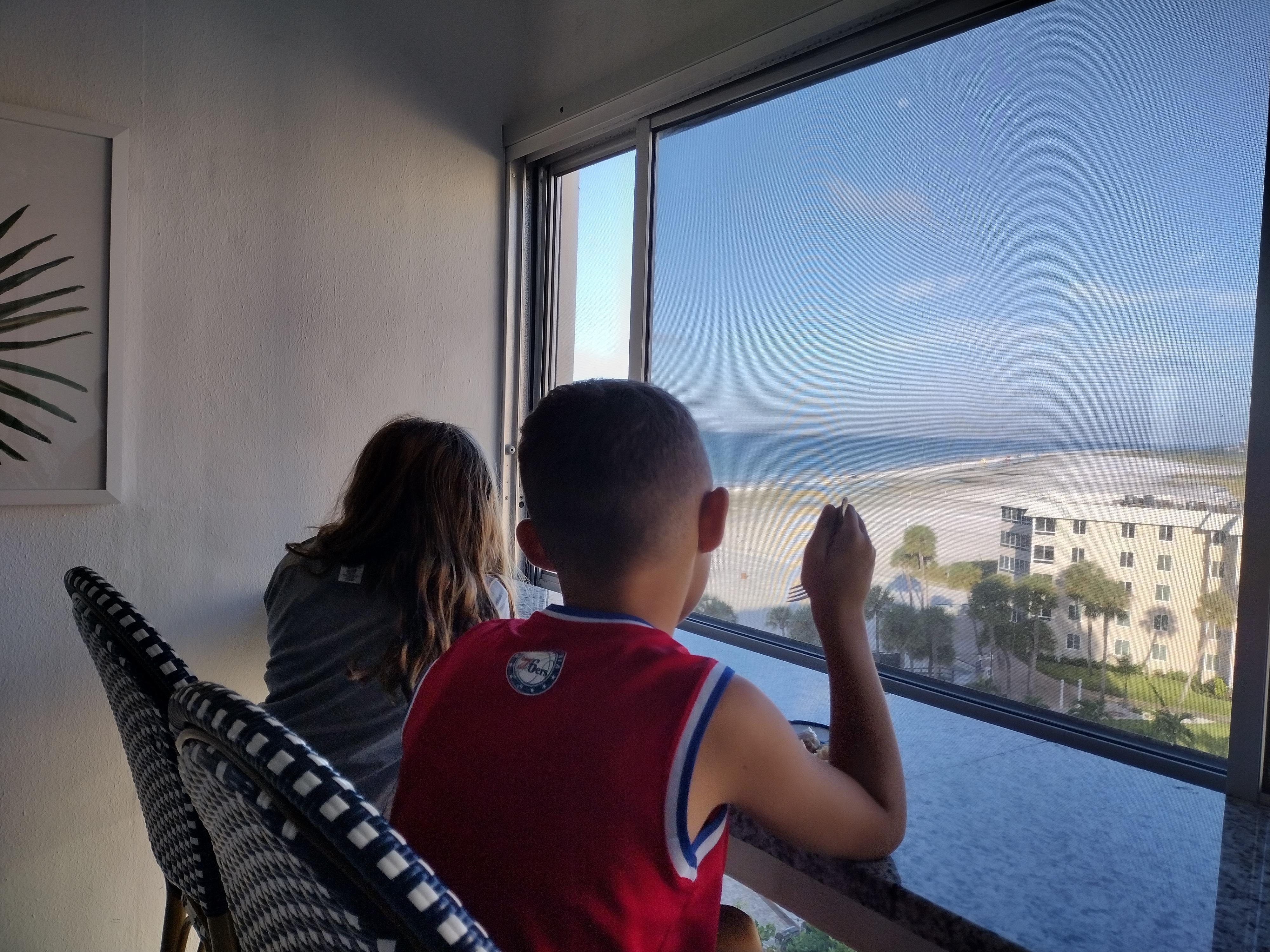 Breakfast bar in the sunroom 
