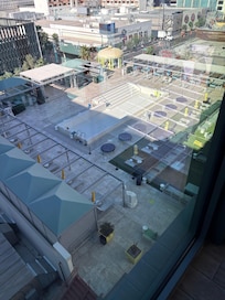 Beautiful pool deck but pool was closed for maintenance the whole stay even though we called ahead of time to validate it was open. No mention of planned maintenance. Had to argue to get a price concession