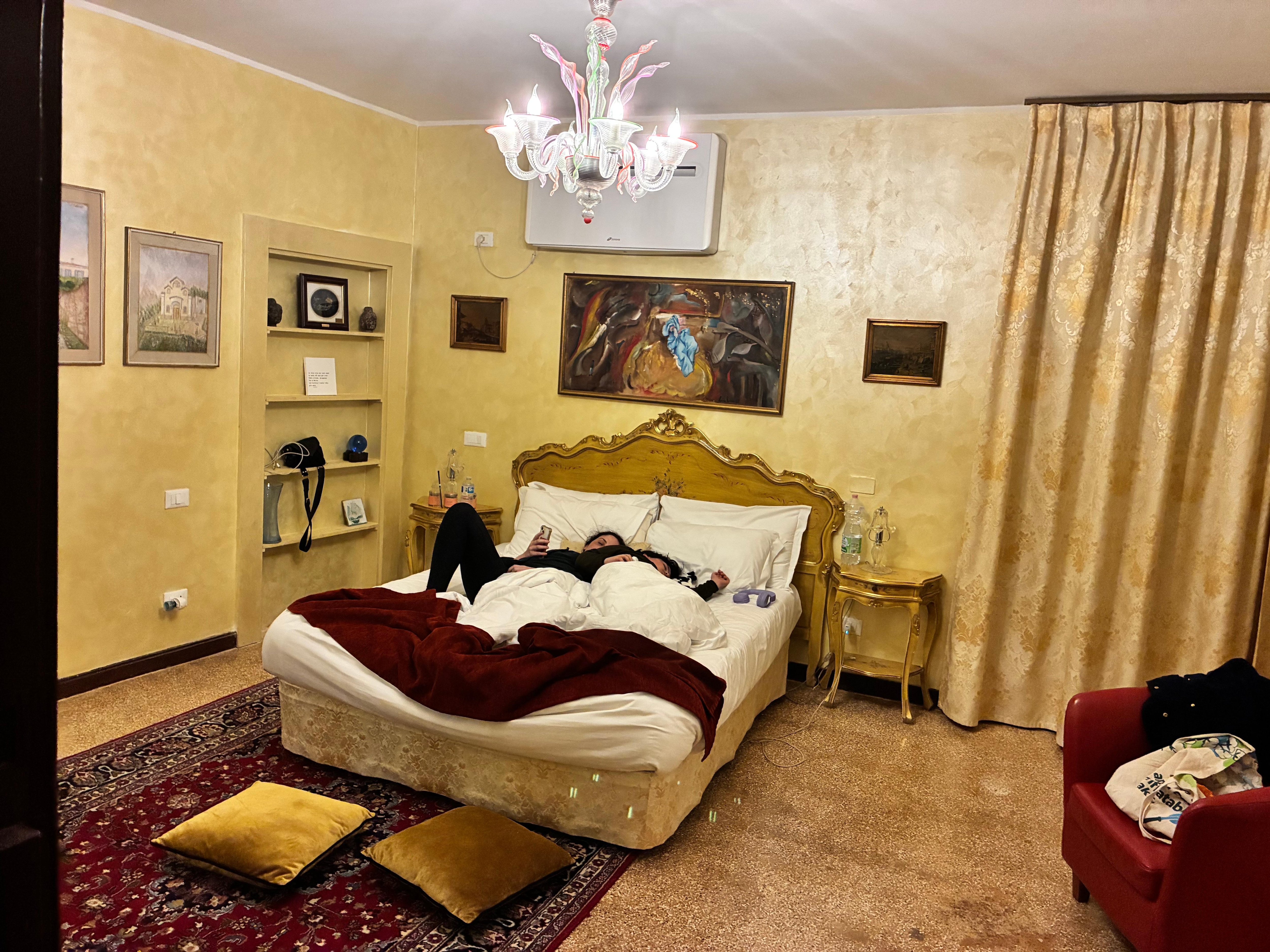 Bedroom with small balcony overlooking the Square