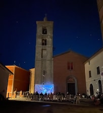 Kirchplatz mit Kino