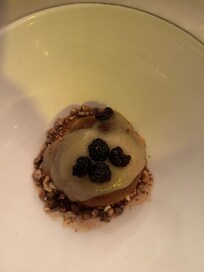 Pâte feuilletée, pommes, compote de pommes, framboises noires