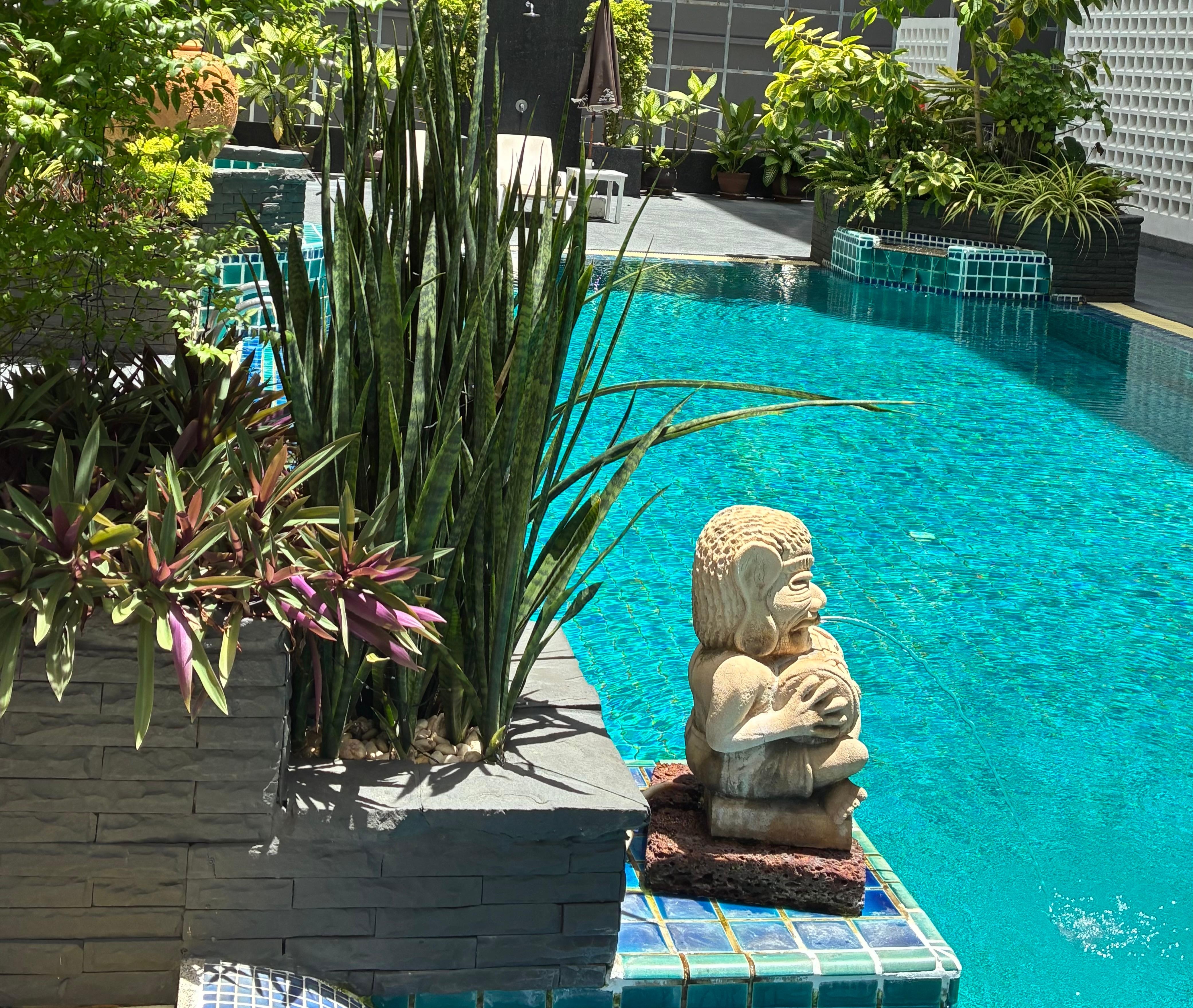 Prima piscina con idromassaggio