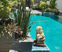 Prima piscina con idromassaggio