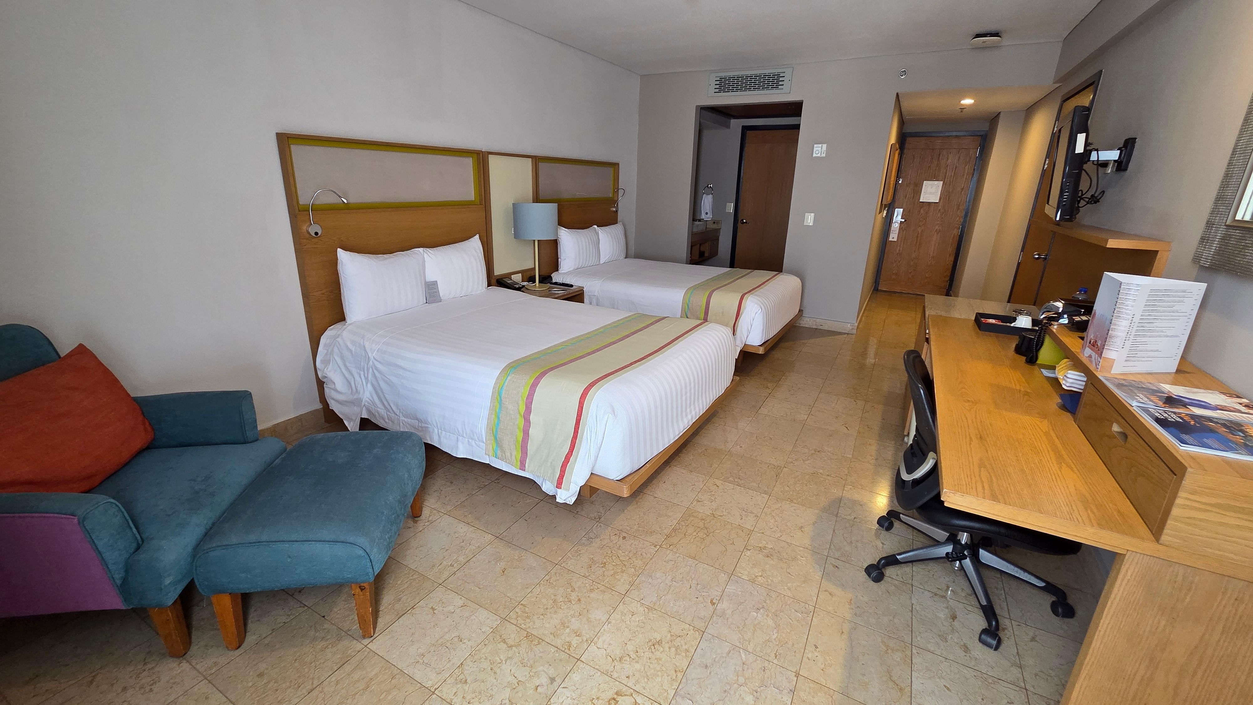 Habitación amplia y cómoda.