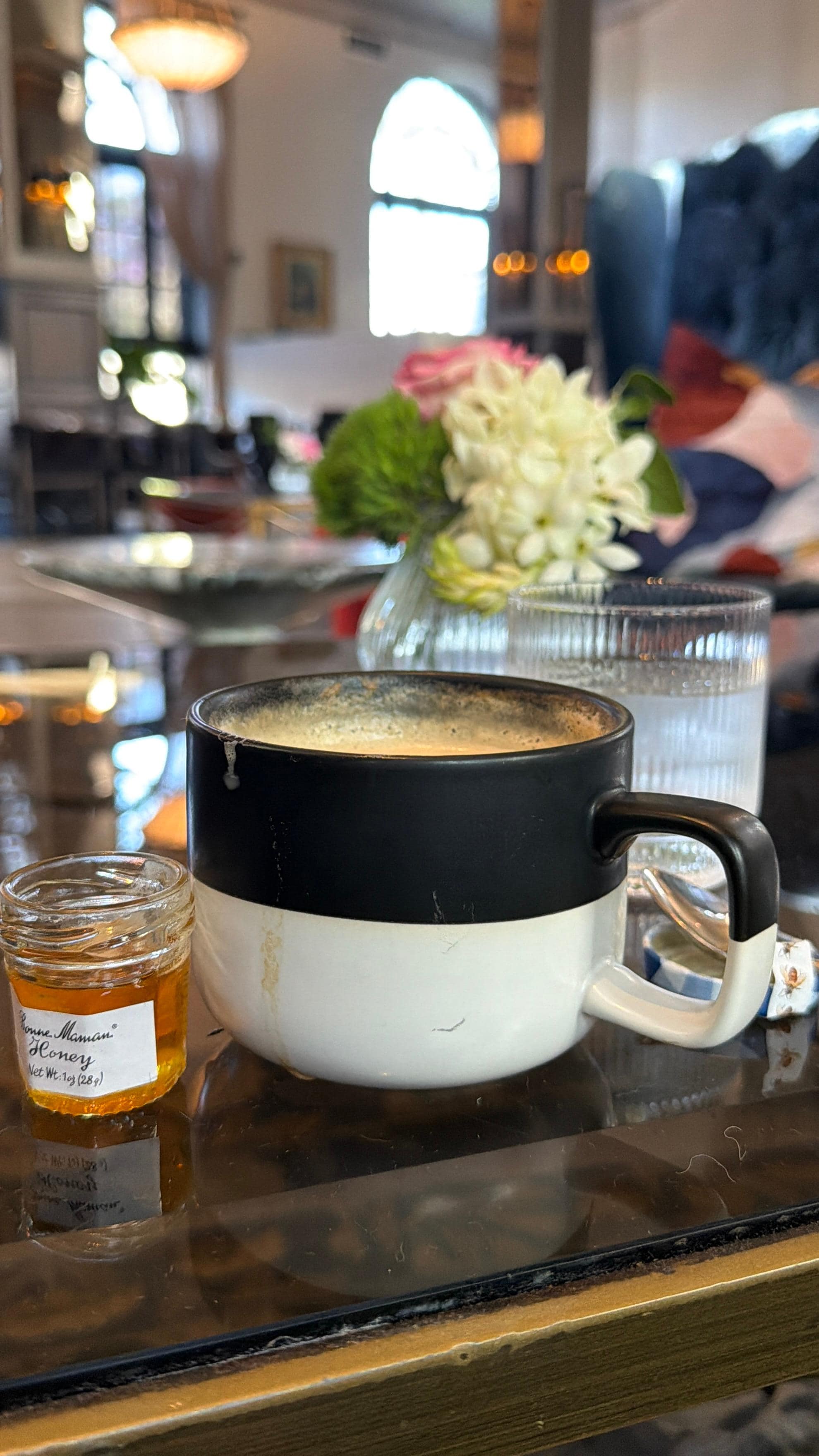 Coffee in dining lounge 