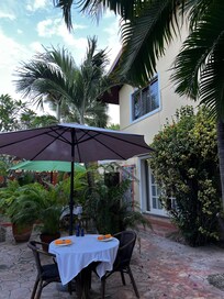 Breakfast in the gardens