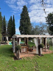 Beautiful pool & cabana area.