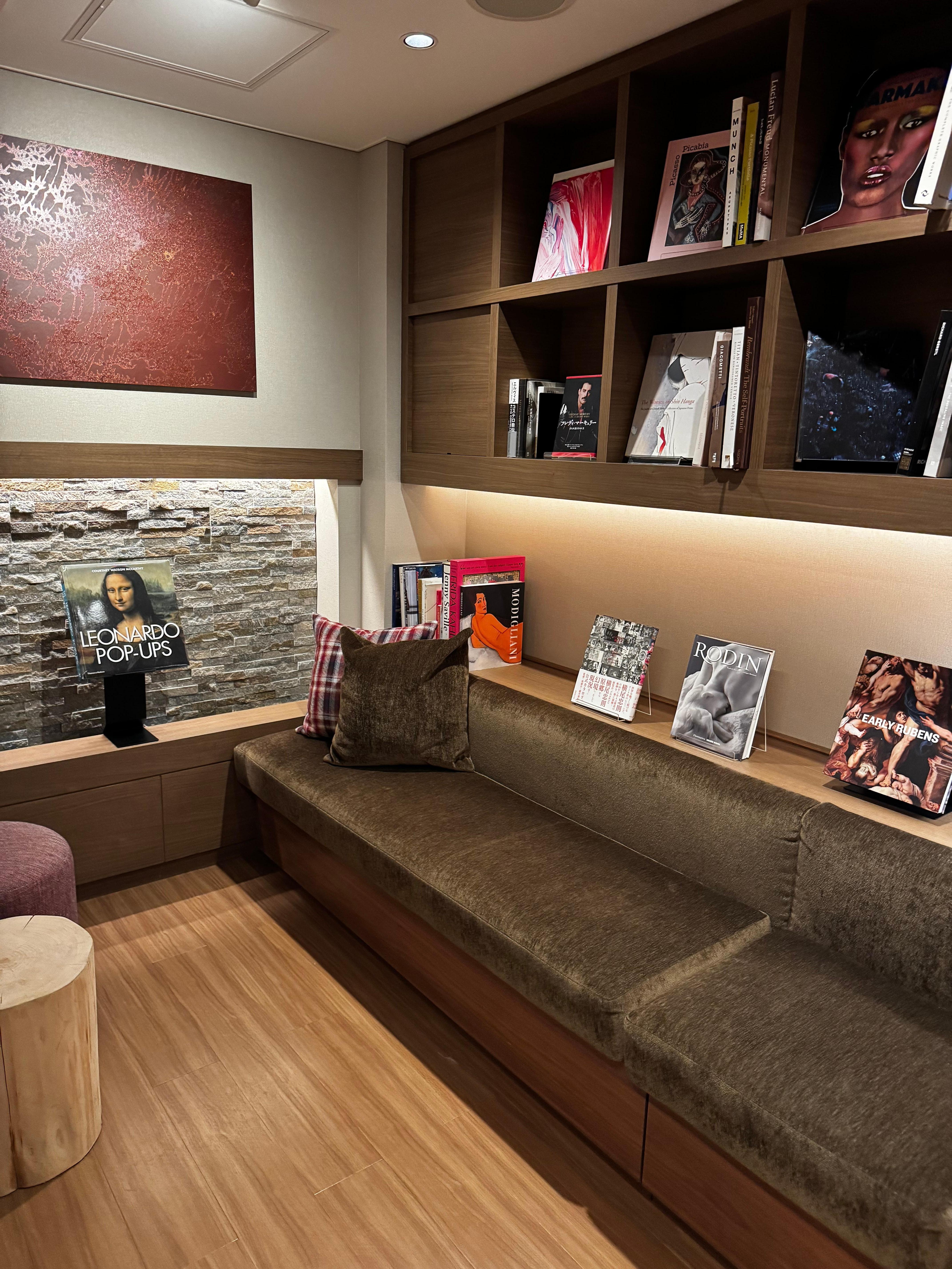 11th floor reading snug 