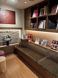 11th floor reading snug