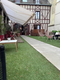 A view of the courtyard and the hotel.