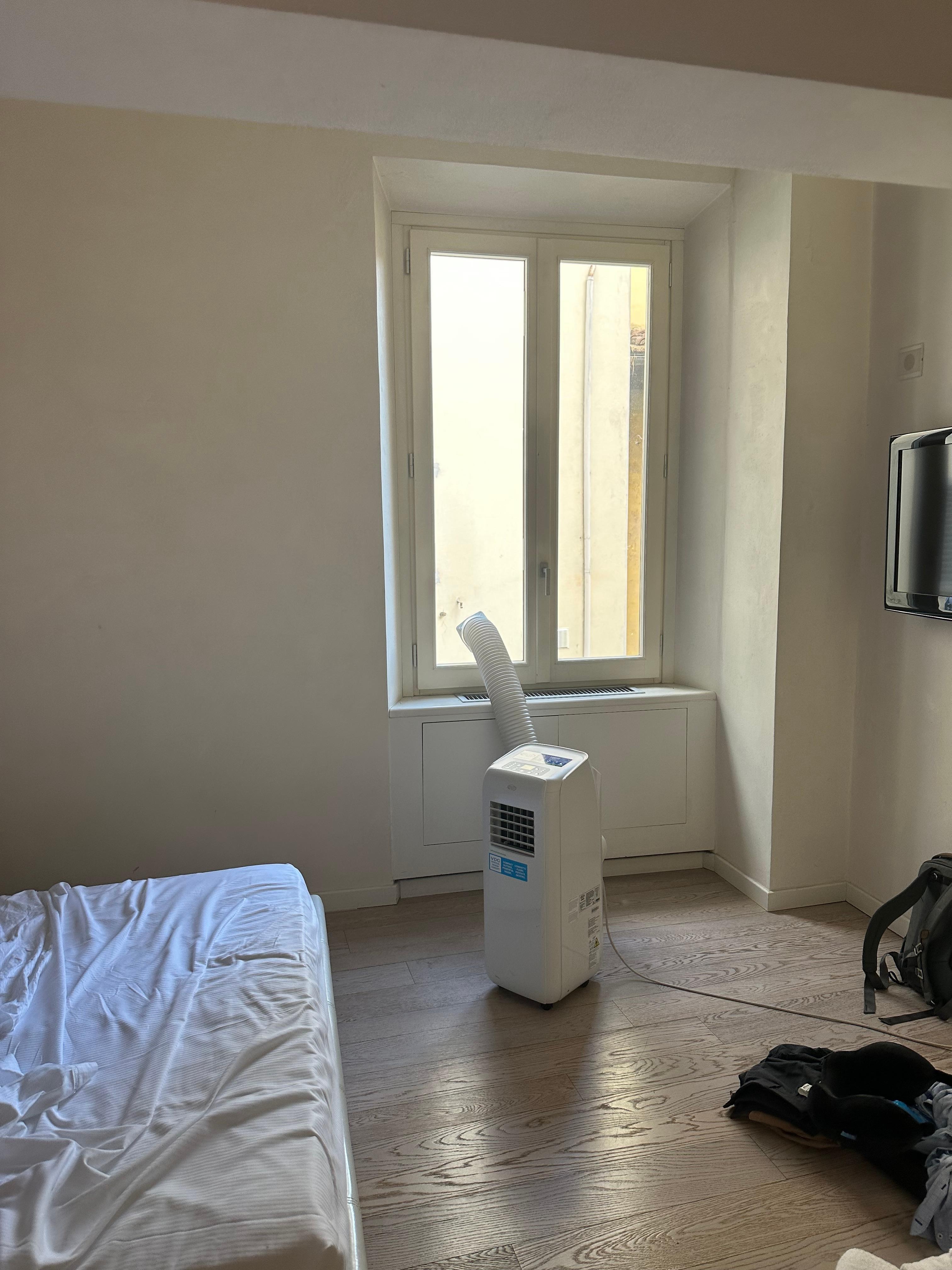 Window in main bedroom with no curtains -
