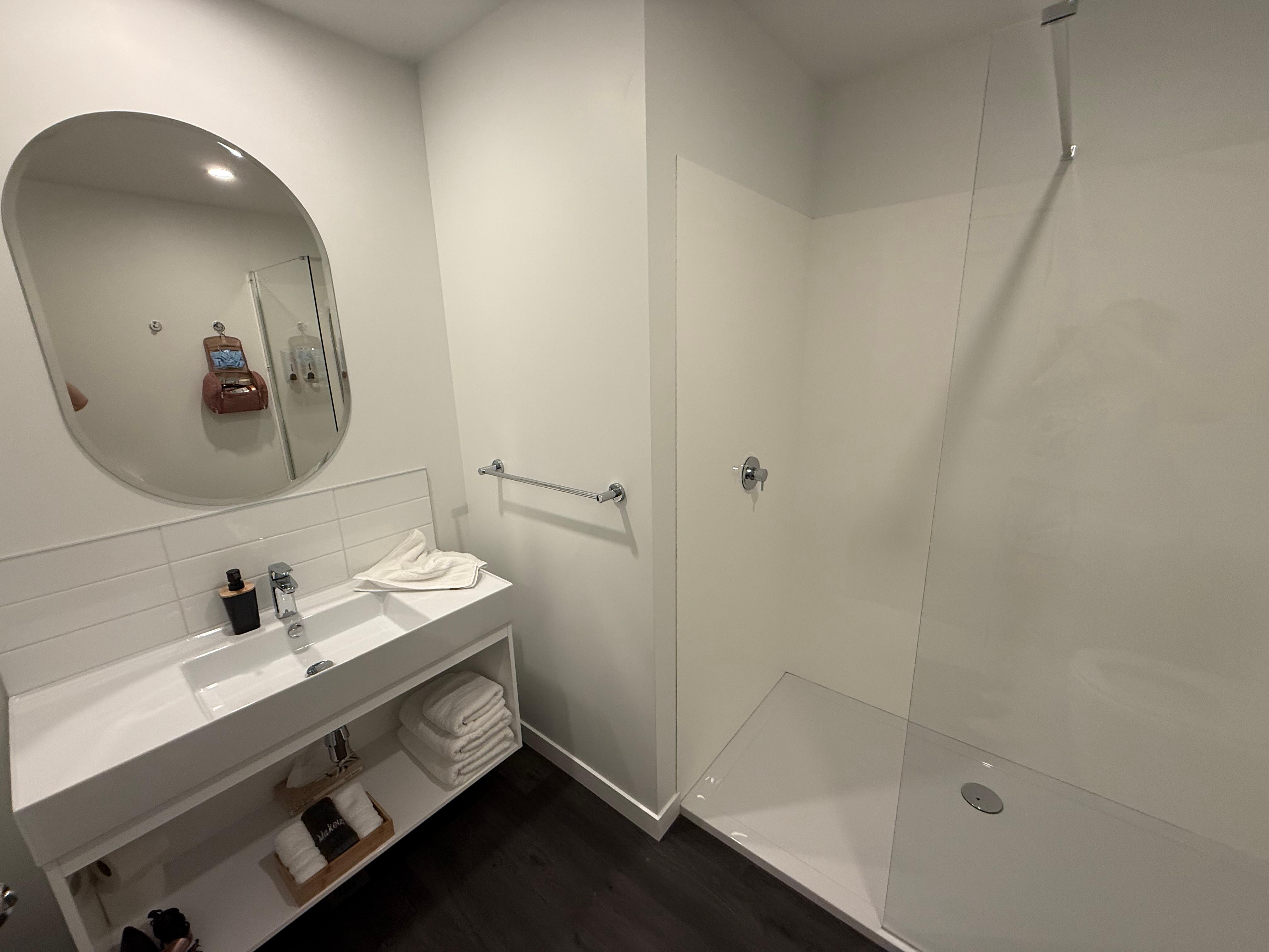 Modern clean bathroom 