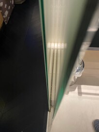 Saleté dans la salle de douche