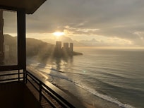 S’morgens vroeg kijken wat voor weer het gaat worden , iedere dag is het weer anders .