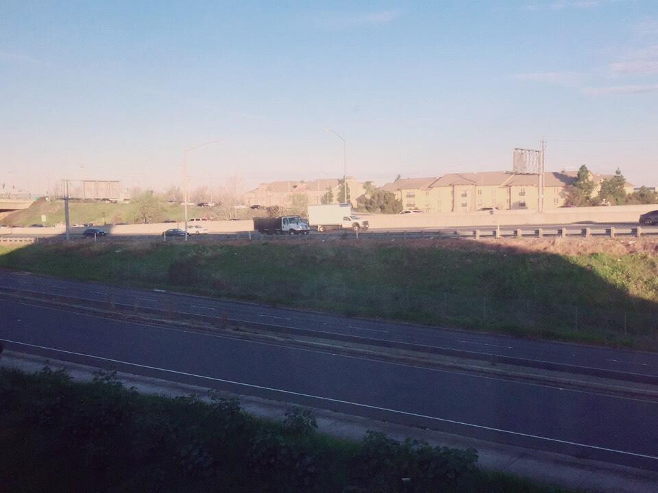 The room number I live in is 318, close to the road, but it will not affect my sleep. I don’t wear earplugs.