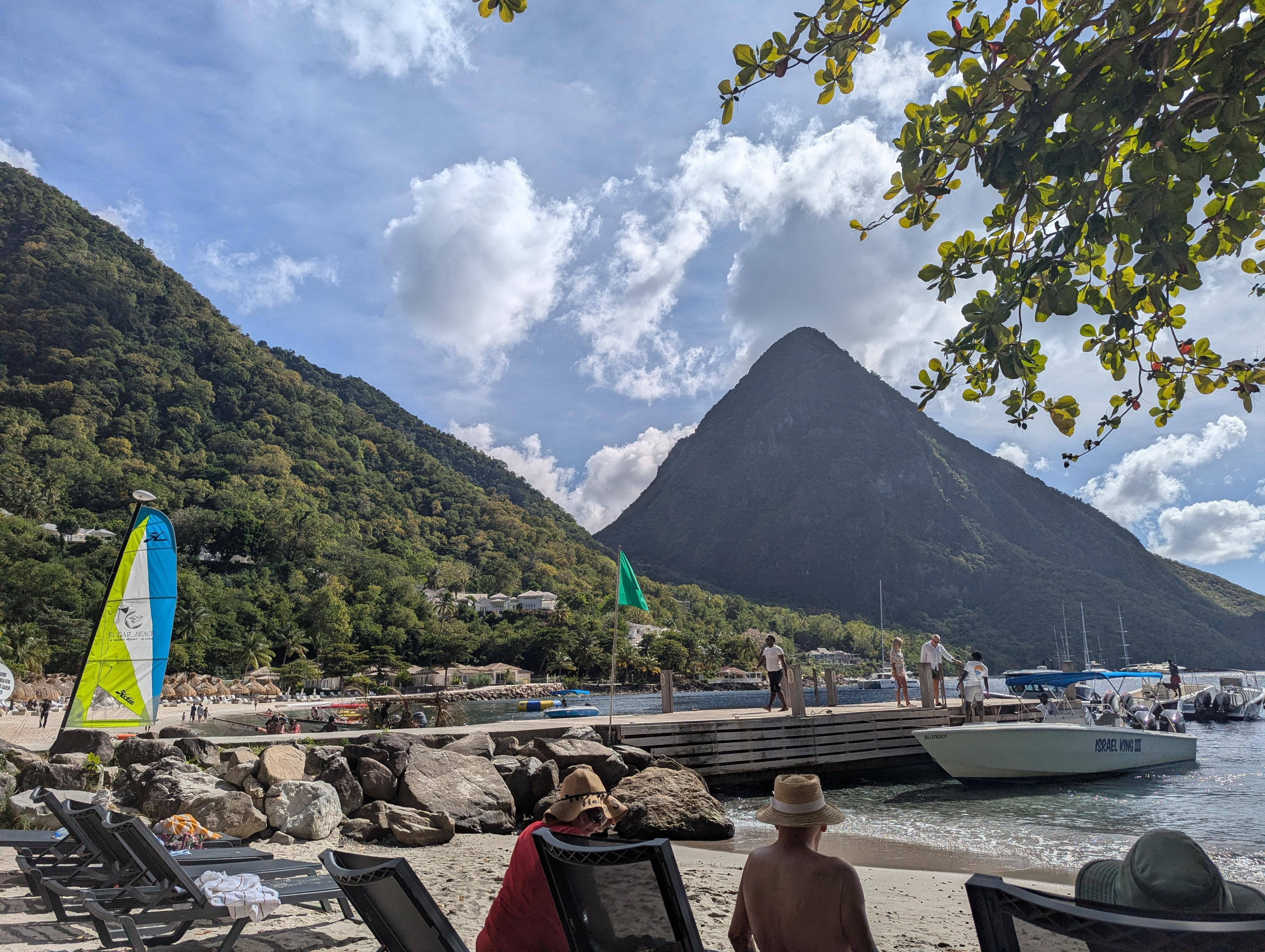 A short visit to Sugar Beach between the Pitons 