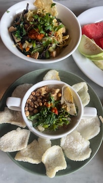 dry noodles with rice cracker