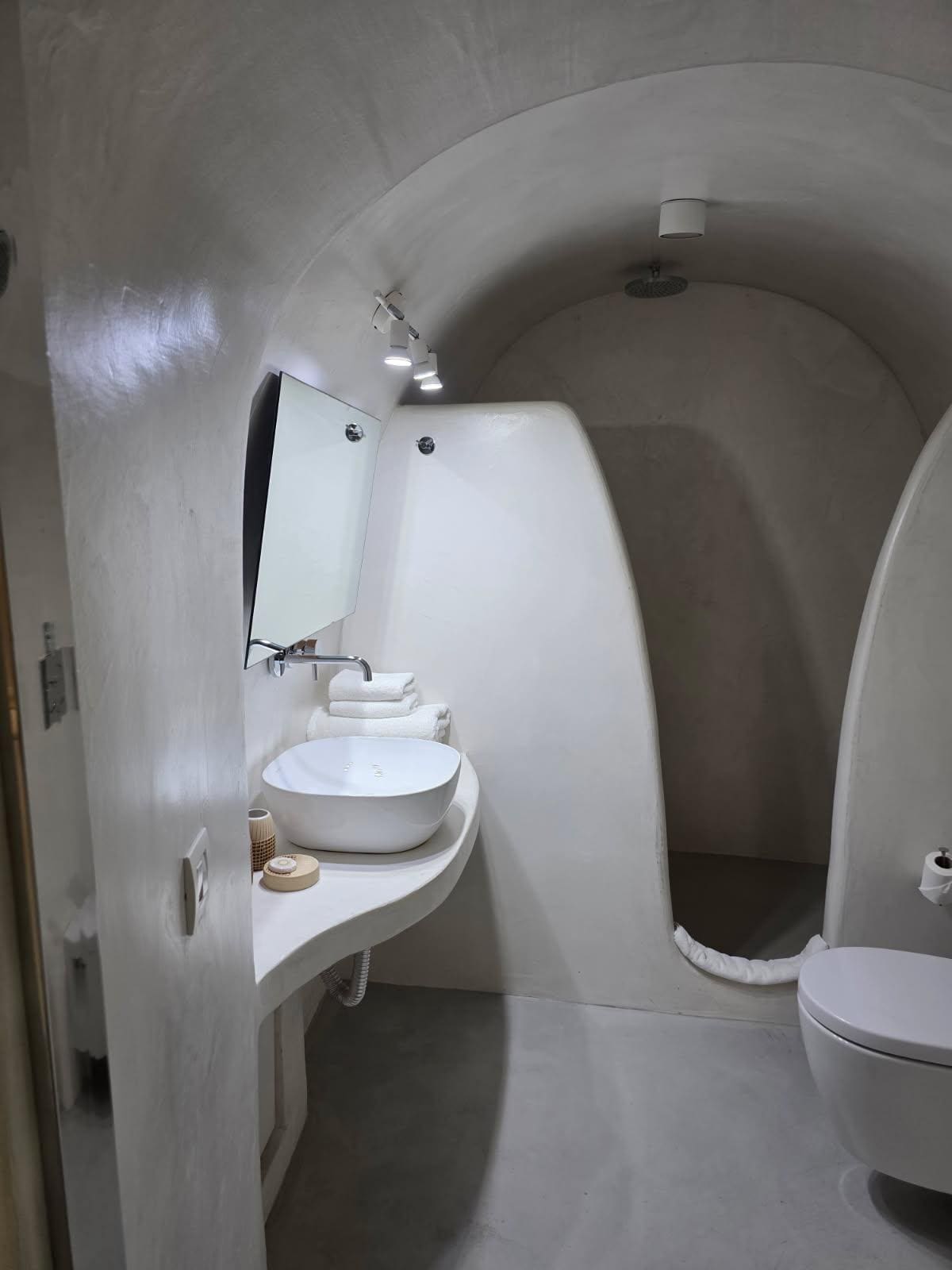 Adorable bathrooms with great amenities. 